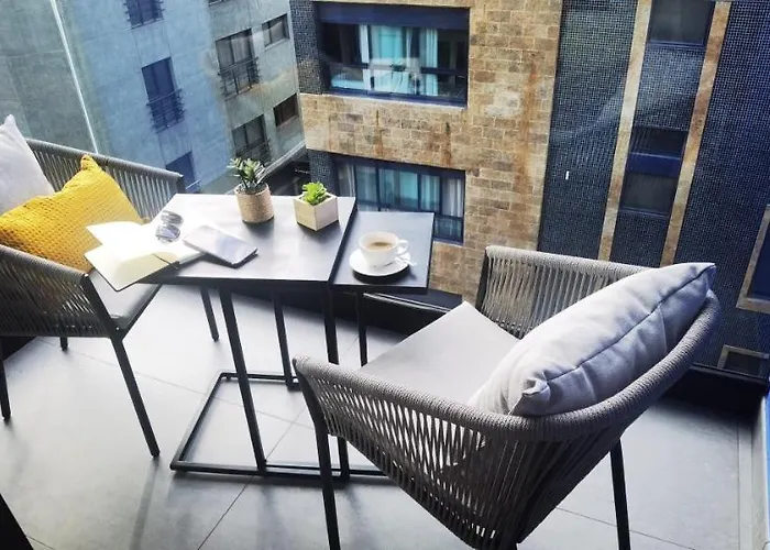 Strada-beach Canteras